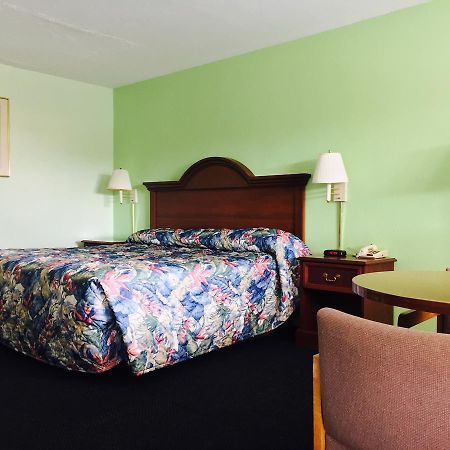 Relax Inn Folkston Экстерьер фото