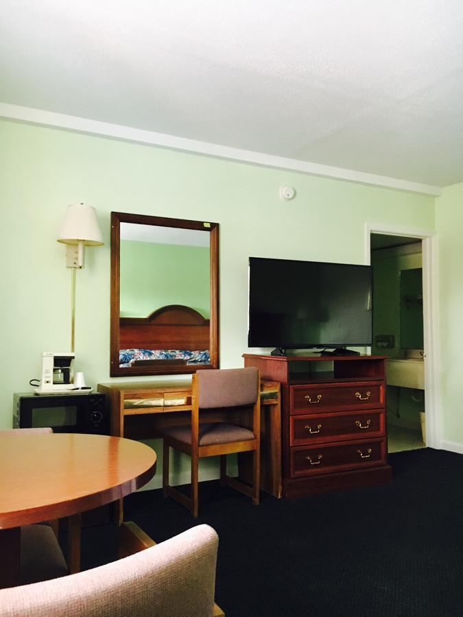 Relax Inn Folkston Экстерьер фото