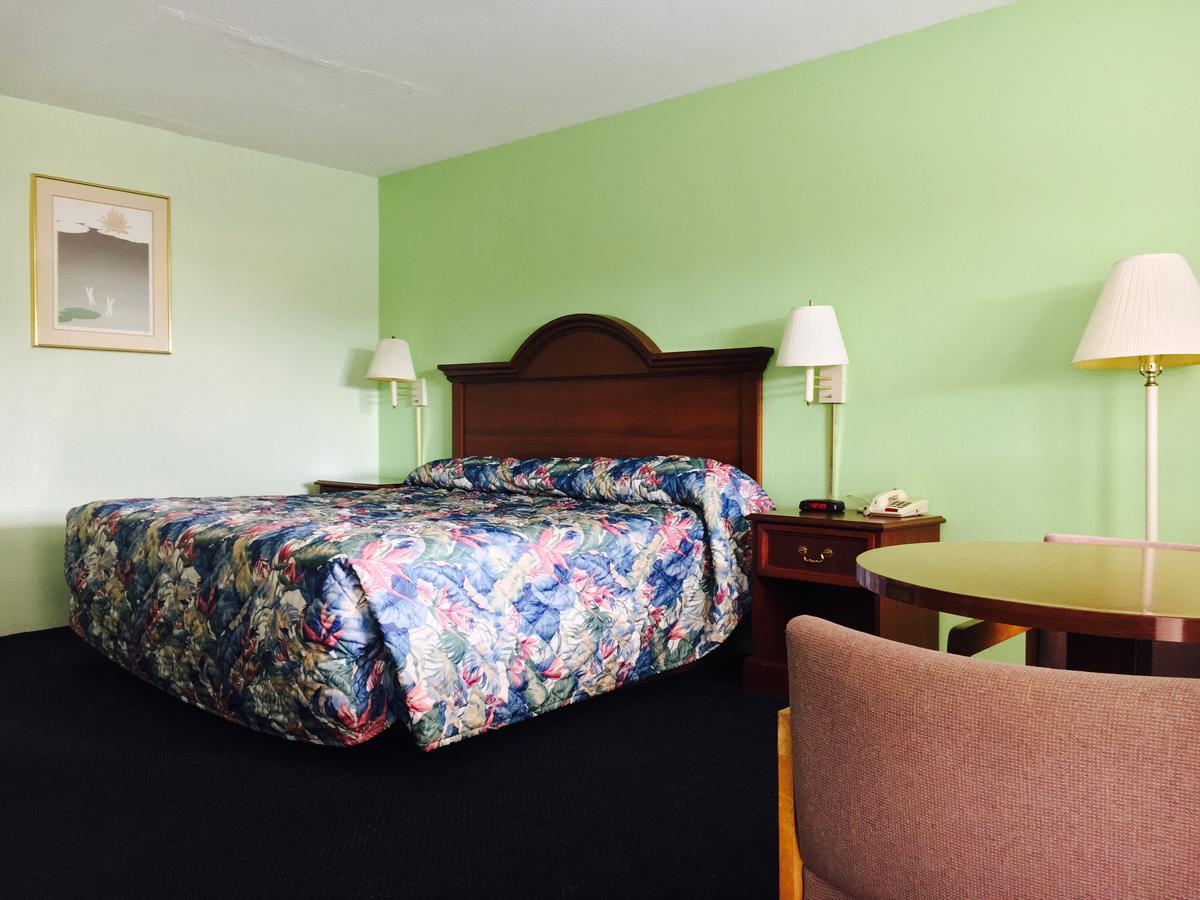 Relax Inn Folkston Экстерьер фото